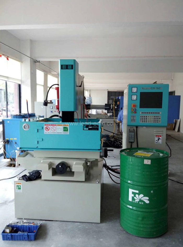 群基火花機新機安裝調試1