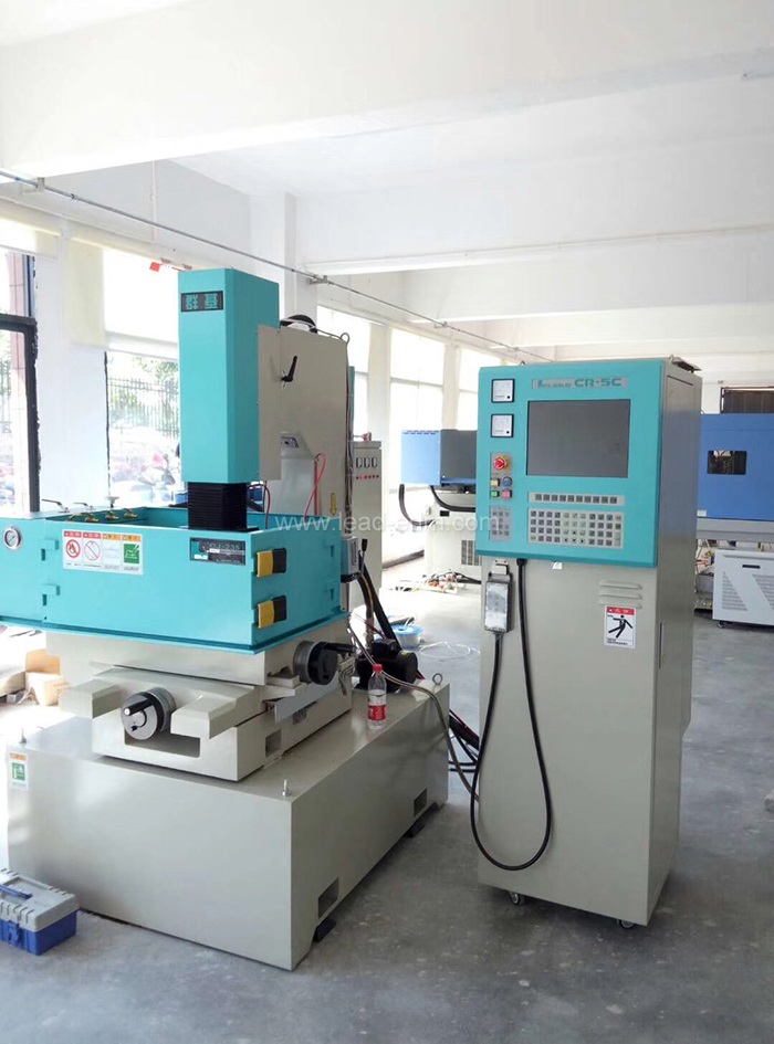 群基火花機新機安裝調試3