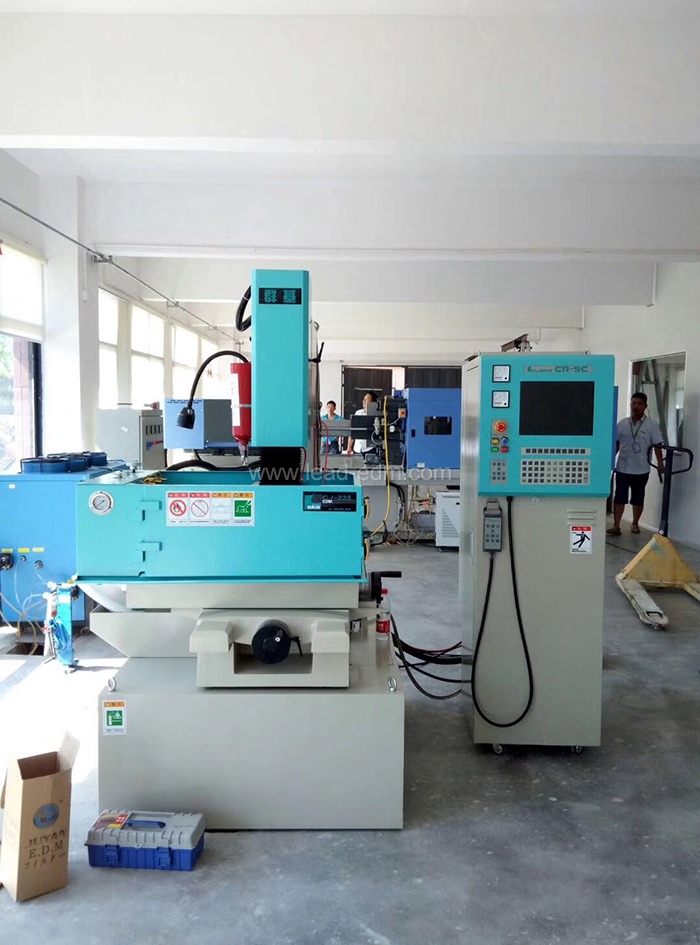 群基火花機新機安裝調試4
