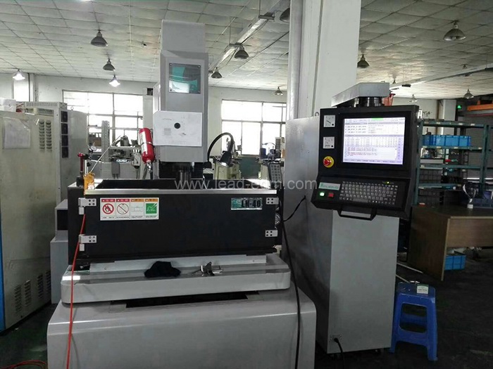 群基鏡面LN40加工機(jī)安裝調(diào)試完畢交付使用-1