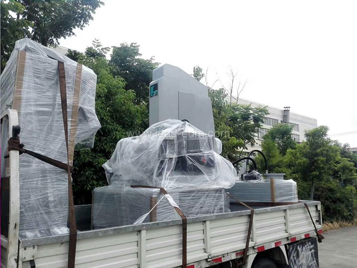 群基鏡面LN40加工機(jī)安裝調(diào)試完畢交付使用-2