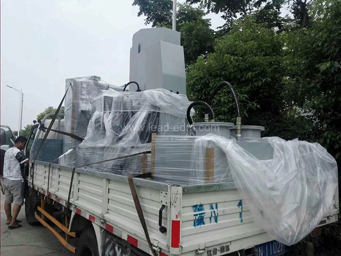 群基鏡面LN40加工機(jī)安裝調(diào)試完畢交付使用-3