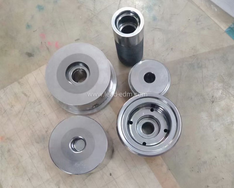 群基鎢鋼模具電火花機(jī)