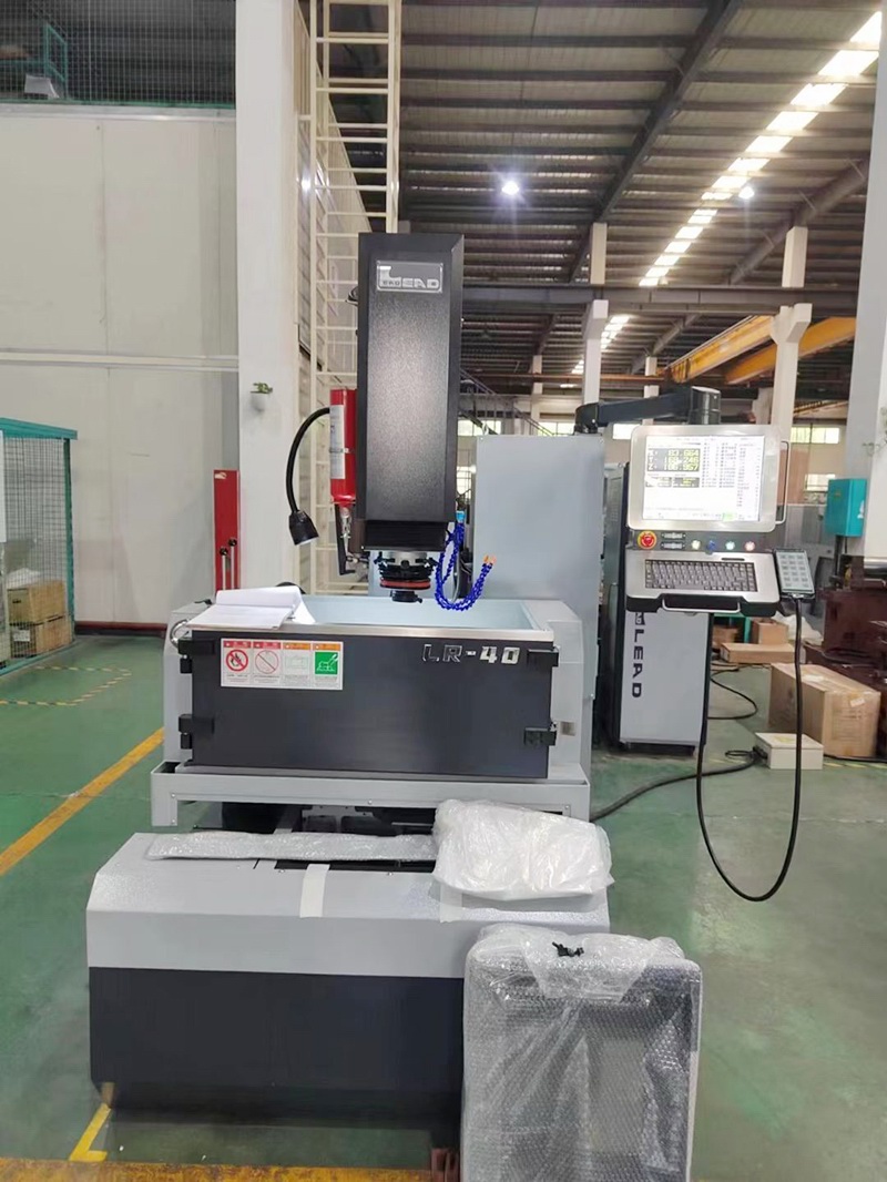 群基新款數(shù)控一體火花機(jī)LR40調(diào)試完成交付客戶