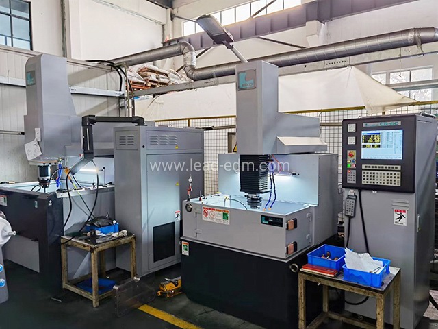 群基數控火花機CNC-430